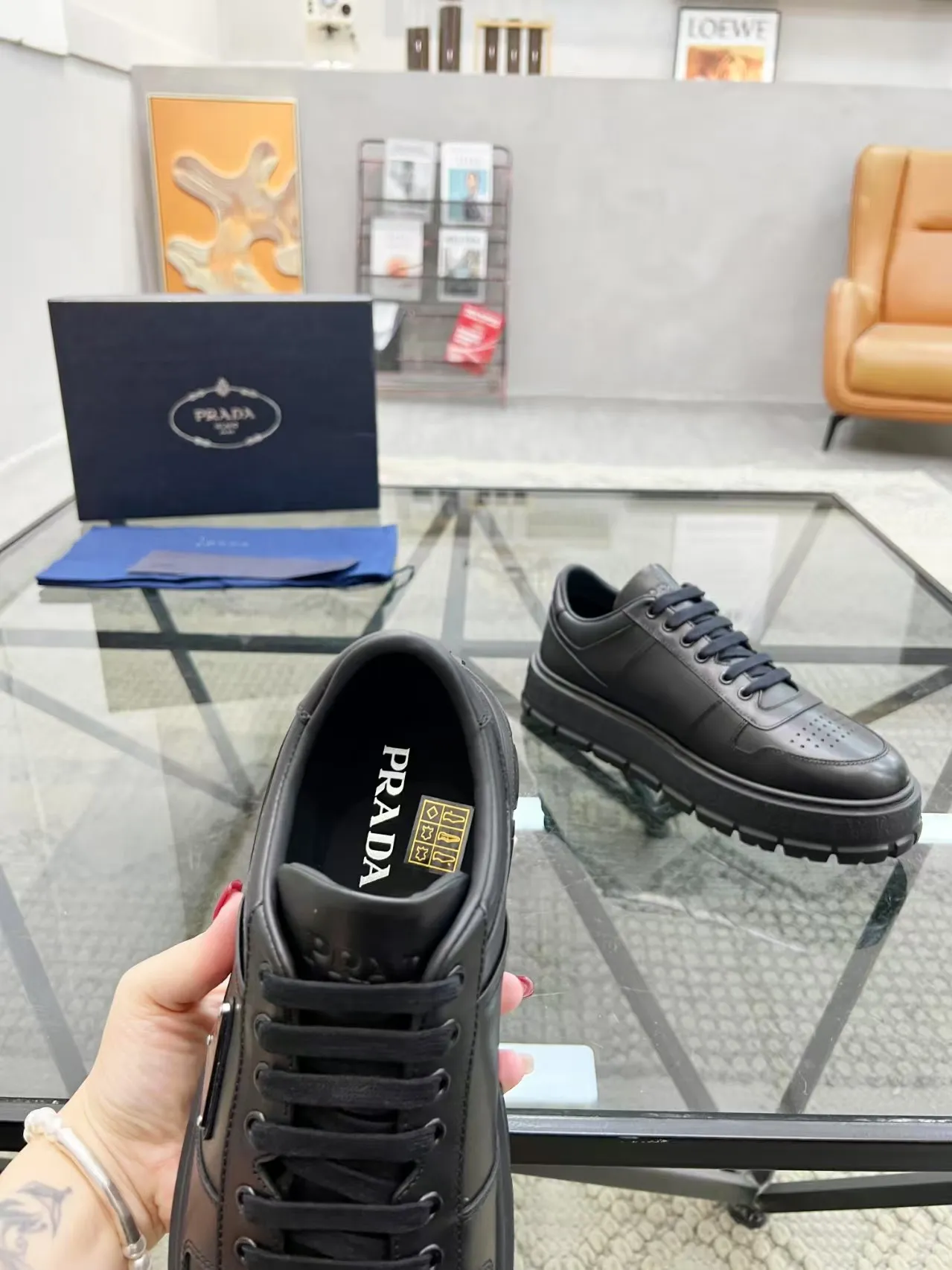 Men's Men's Shoes 💰440 [New Style] 🎍🎍Prada Prada's new men's leather sneakers, the highest version on the market, any comparison is welcome🆚! The original leather has excellent texture and is super high-end! Fetal sheep net lining imported from Italy, removable pad! Luxurious materials and fine workmanship, highly recommended! Code: 38-44 (45 can be customized